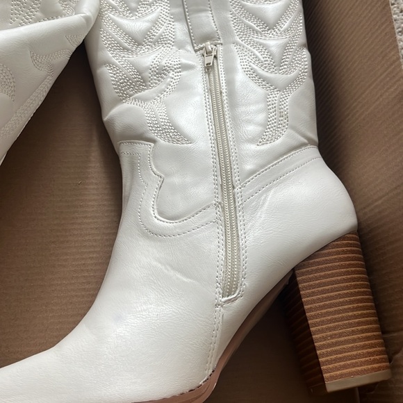 Coconuts by Matisse White Western Boots - Picture 9 of 10